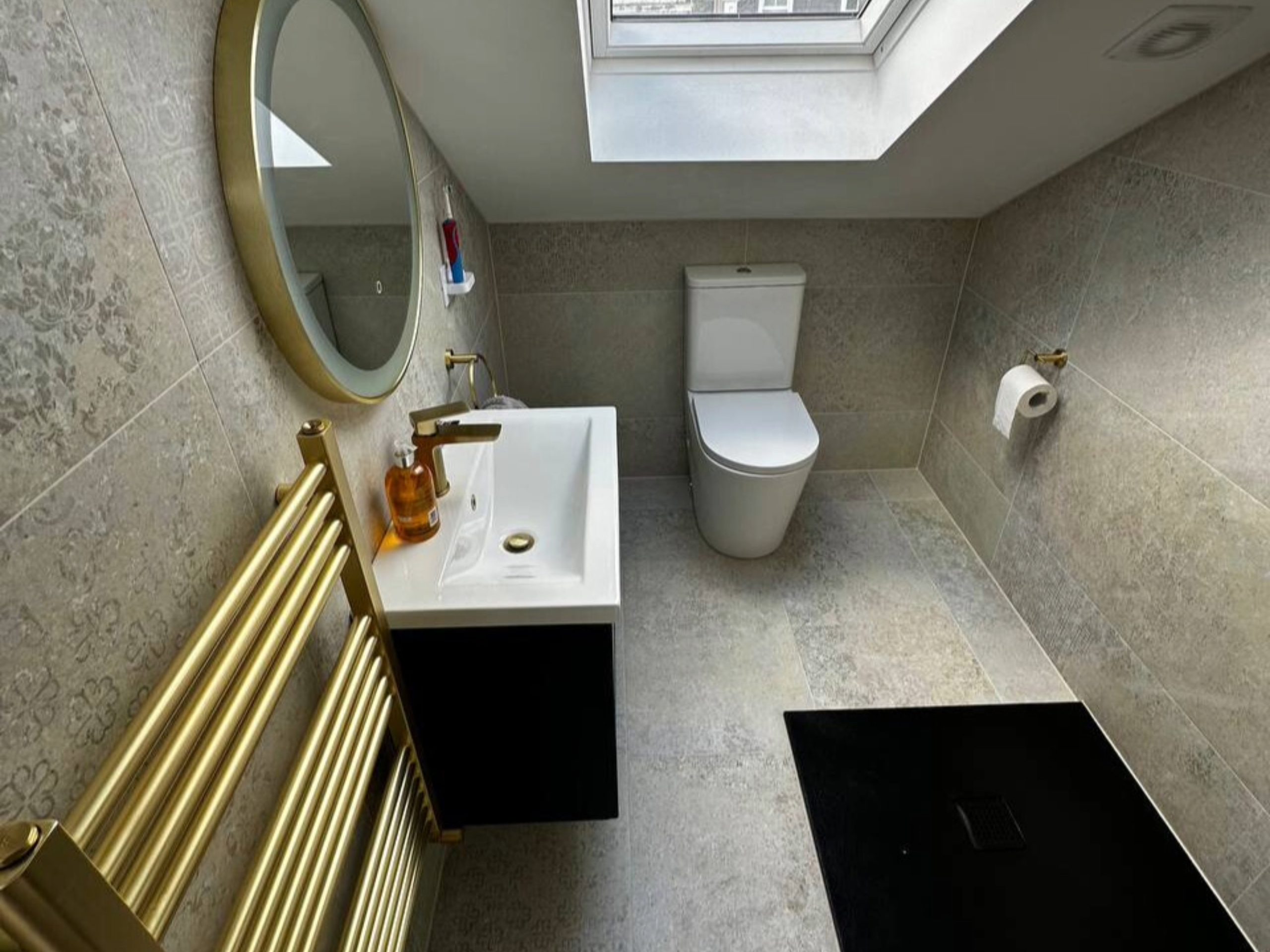 Designing a Small Bathroom: Smart Ideas That Work